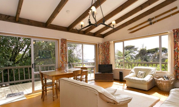 Pukawa Cottage | PUKAWA VIEWS - PUKAWA BAY BACH, family friendly in Pukawa Bay