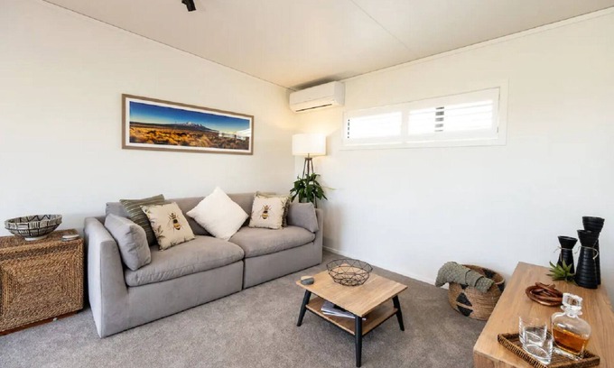 Waikato District Cottage | Puketutu Views