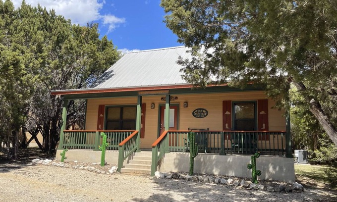 Sabinal House | Pure Country - In Concan, Texas