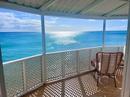 Little Battaleys Villa | Purple Rain - Direct Seaviews, 2 Bedroom, 2 Bathroom, 3 Terrace Beachfront Bliss