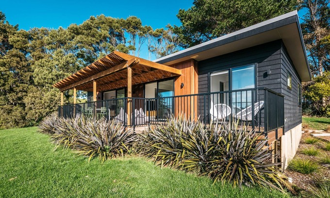 Surfdale House | PUTAKI BAY - TUI VILLA | Be My Guest