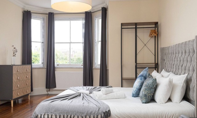 Thamesfield Apartment | Putney.