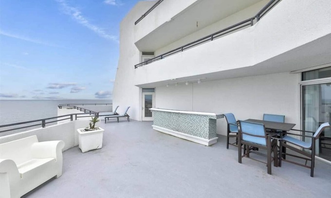 Ocean City House | ⭐️Pyramind 18F EPIC HUGE Balcony Oceanfront Pool VIEWS⭐️