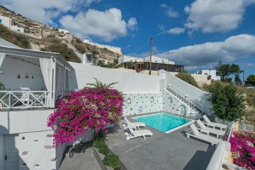 Exo Gonia Villa | Pyrgos 3-Bed Villa Sleeps 8 with Pool and AirCon