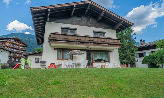 Schonbach House | Quaint house with huge garden in Neukirchen
