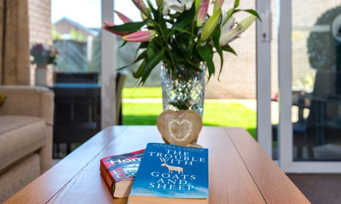 Christchurch Cottage | Quad Private Bathroom Moorhen Room at Riverside Park Self Catering Holidays
