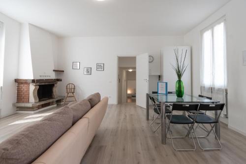 San Rocchino-Costalunga Apartment | Quadrilocale Ospedale Civile 8 , 3 Camere e due bagni