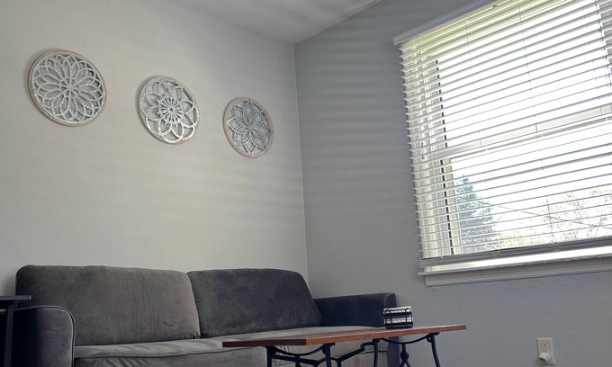 Champaign House | Quaint 2 bed in Champaign