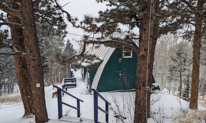 Cripple Creek Cabin | Quaint and quirky woodland cottage - 2 bedrooms 1 bath