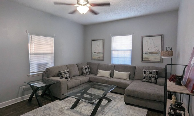 Tallahassee House | Quaint Bungalow mins from FSU/Mid/Downtown