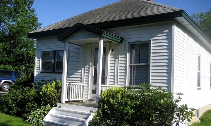 Camden House | Quaint Bungalow Minutes From Downtown, Harbor, Shops