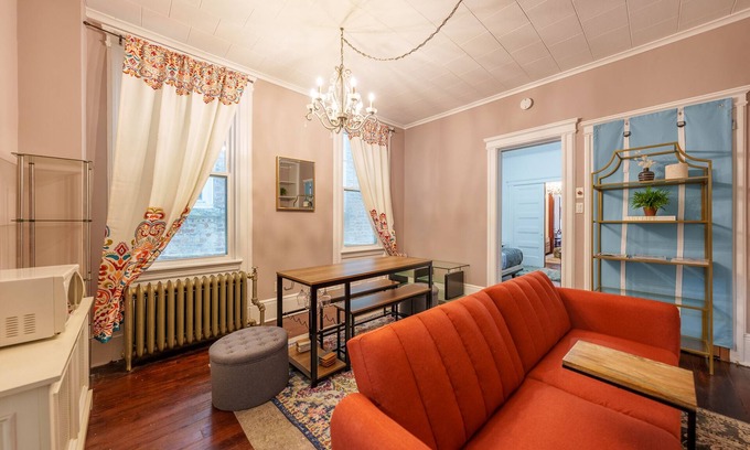 Guttenberg House | Quaint & charming century-old brownstone near NYC