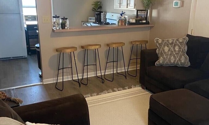 Warren Apartment | Quaint, Comfy Upstairs Apartment all to yourself.