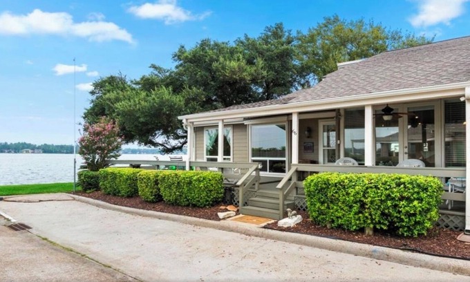 Montgomery House | Quaint, Cozy, Lakefront Haven w/Lily Pad, Kayaks, Firepit, and Wrap Around Deck