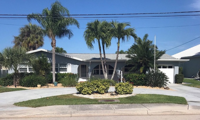 Yacht Club House | Quaint Florida Home in South Cape Coral