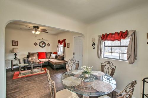 Roswell Apartment | Quaint Roswell Retreat about 1 Mi to Main Street!