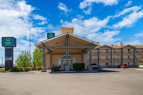 Bozeman Hotel | Quality Inn Belgrade - Bozeman Yellowstone Airport