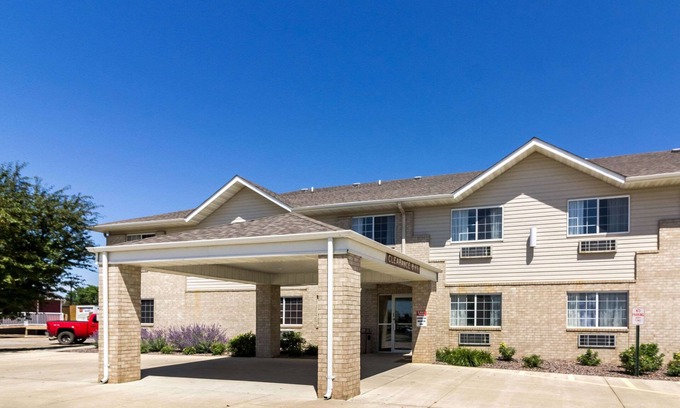 Marshall Hotel | Quality Inn Marshall MN near University