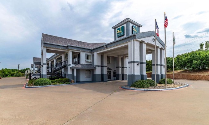 Canton Hotel | Quality Inn & Suites Canton
