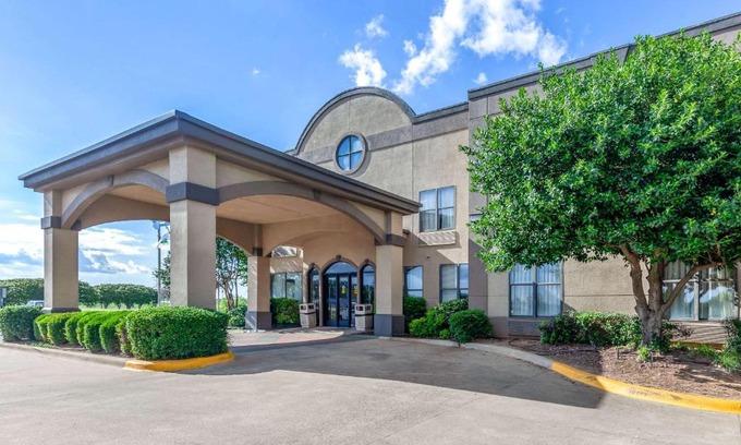 Durant Hotel | Quality Inn & Suites Durant