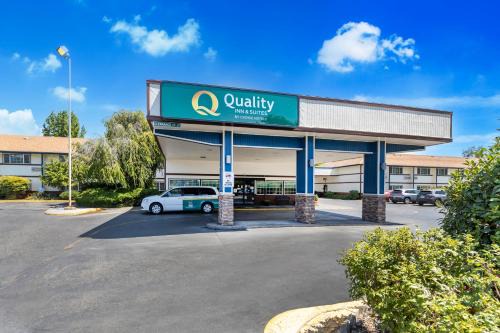 Medford Hotel | Quality Inn & Suites Medford Airport