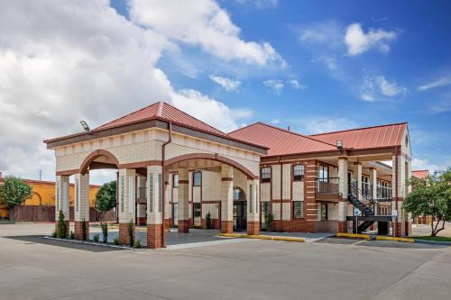 New Boston Hotel | Quality Inn & Suites