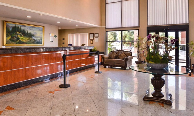 Walnut Hotel | Quality Inn & Suites Walnut - City of Industry