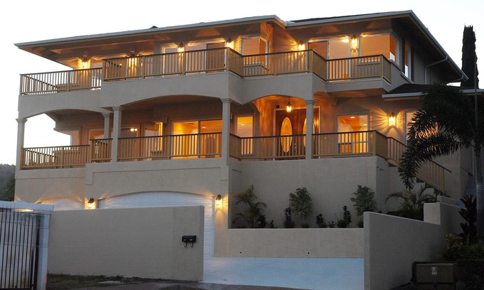 Kapolei House | Quality & Views- Centrally Located - Golf & Disney !