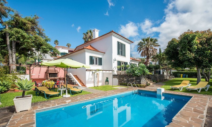 Garajau Villa | Quality villa - very private with Pool + Garden + BBQ + Wi-Fi + Pub's 5 min walk