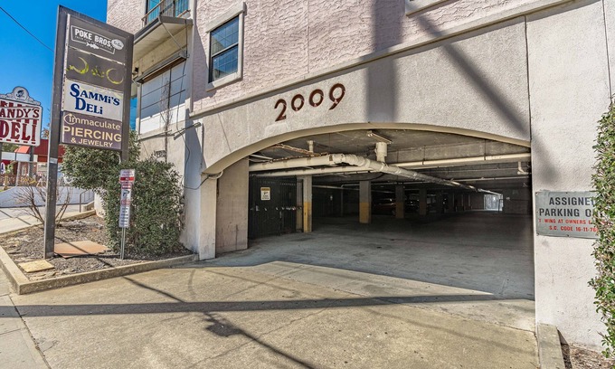 University Hill Apartment | Quant Downtown Columbia Apartment