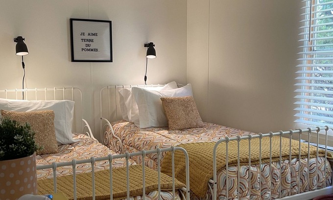 Travelers Rest House | Quant & Quiet w/ King Bed 25 min Downtown Greenville Biking, Hiking, Kayaking