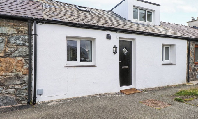 Bangor Cottage | QUARRY COTTAGE, family friendly, with open fire in Bethesda