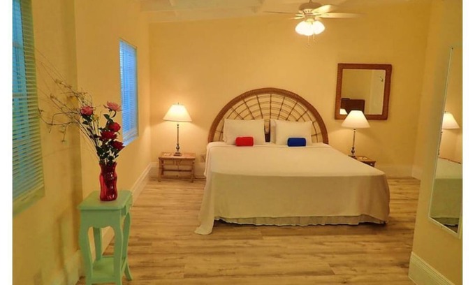 Cockburn Town Apartment | QUEEN ANGEL Beautiful Studio Suite, a few steps from the ocean,Grand Turk Island
