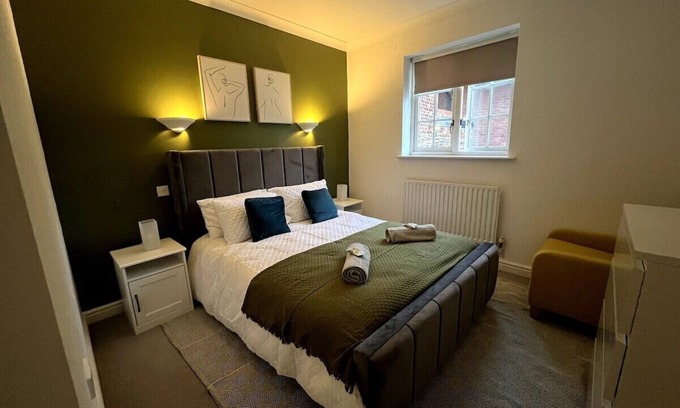 Abingdon House | Queen Anne Court by Prescott Apartments