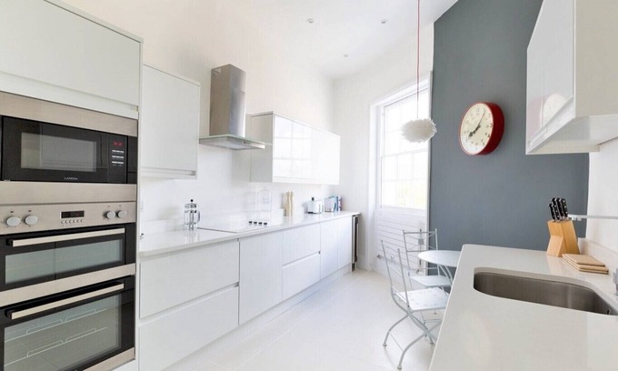 Cheltenham Apartment | Queen Circus