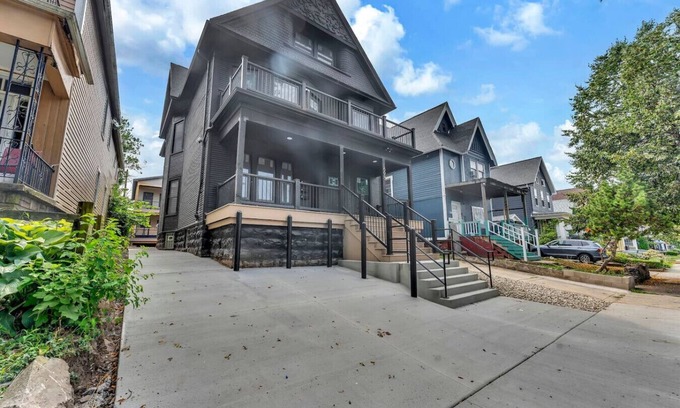 Front Park Apartment | Queen City Flat - Modern Stay