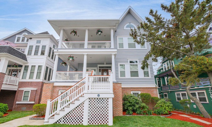 North End Condo | Queen of Wesley, 1st flr, Between Boards/beach & downtown, 6+ Bedrms, Sleeps 18+