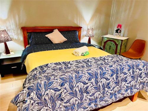 Karabar House | Queen Room in share house of De Murray B&B in Centre Queanbeyan & Canberra airport
