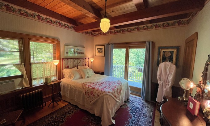 Bayfield Bed & Breakfast | Queen's View B&B- Bill's East, Balcony Lake Views, Sauna, Pool, Bayfield, WI