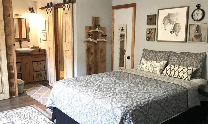 Willow Glen House | Queen studio, sleeps 2 people