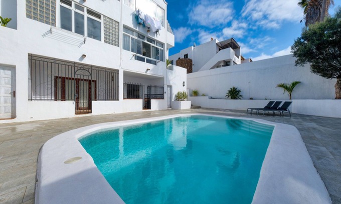 Playa del Cable House | QUEEN VETUSTA -POOL VIEW