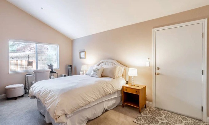 San Tomas Apartment | "Queens Palace" Studio Apt Business Ready - San Jose