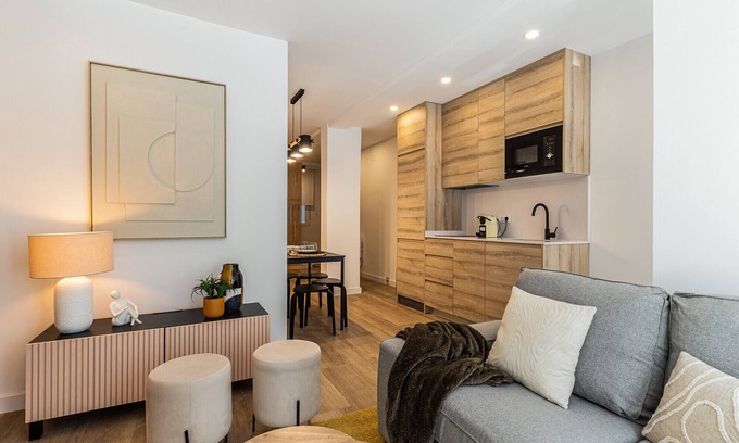Lista Apartment | Queens Salamanca I - Alquiler Corta Duración