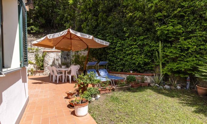 Quercianella Apartment | Quercianella Lovely Apartament Sea View W/Patio!