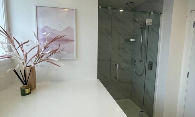 Henderson House | Quiet 2BR House on Te Kanawa Crescent