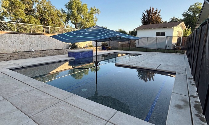Lincoln House | Quiet 3-bedroom house in Lincoln with pool