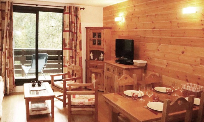 Les Orres Apartment | Quiet 3-room apartment, near center and slopes, forest view