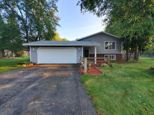 Eau Claire House | Quiet 3BR 2BA Near Mall, Shopping Centers, and I-94
