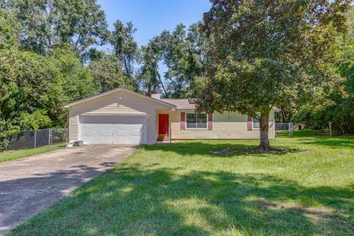 Tallahassee House | Quiet and Convenient Tallahassee Home, 4 Mi to Lake!