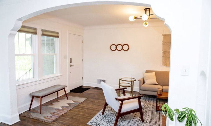 Union Park Cottage | Quiet and Modern Designed Cottage in St Paul